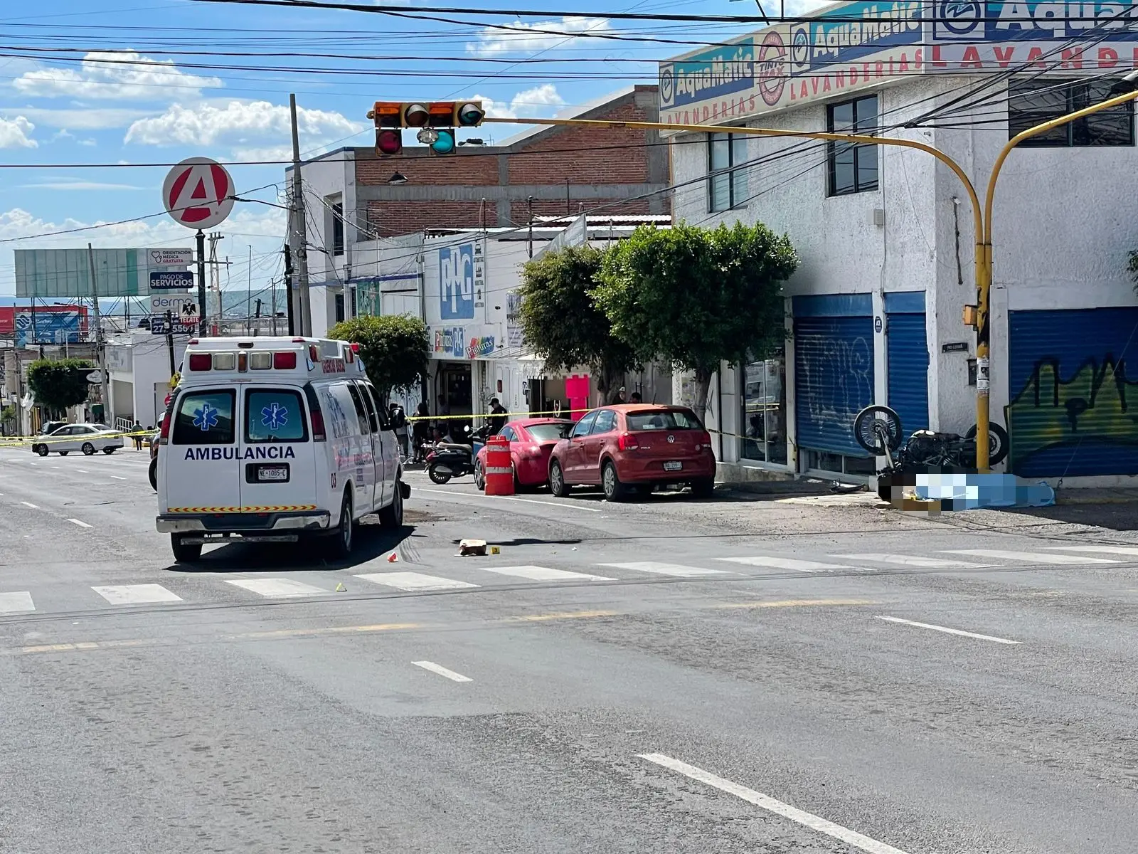 muere-al-chocar-su-moto-contra-ambulancia | México Ahora Muere motociclista tras chocar con una ambulancia en San Juan del
