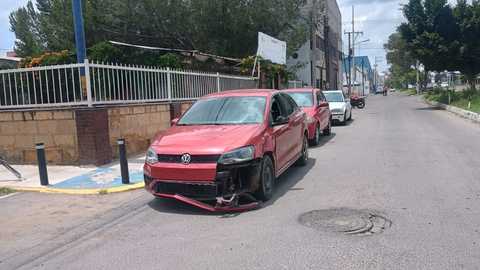 colision-entre-tracto-camion-y-auto-compacto-deja-solo-danos-materiales-en-valle-de-oro | México Ahora Colisión entre tracto camión y auto compacto deja solo daños