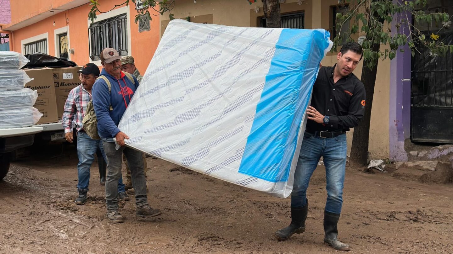 entrega-rodrigo-monsalvo-apoyo-a-las-familias-afectadas-por-las-lluvias-en-el-marques | México Ahora Entrega Rodrigo Monsalvo apoyo a las familias afectadas por las