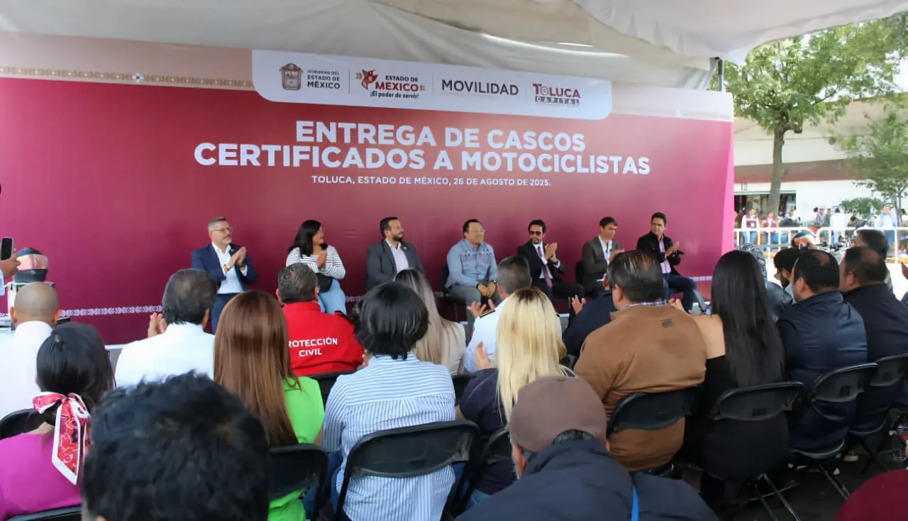 entregaron cascos certificados a motociclistas de toluca Entregaron cascos certificados a motociclistas de Toluca | Entrega Gobierno municipal y Secretaría de Movilidad cascos