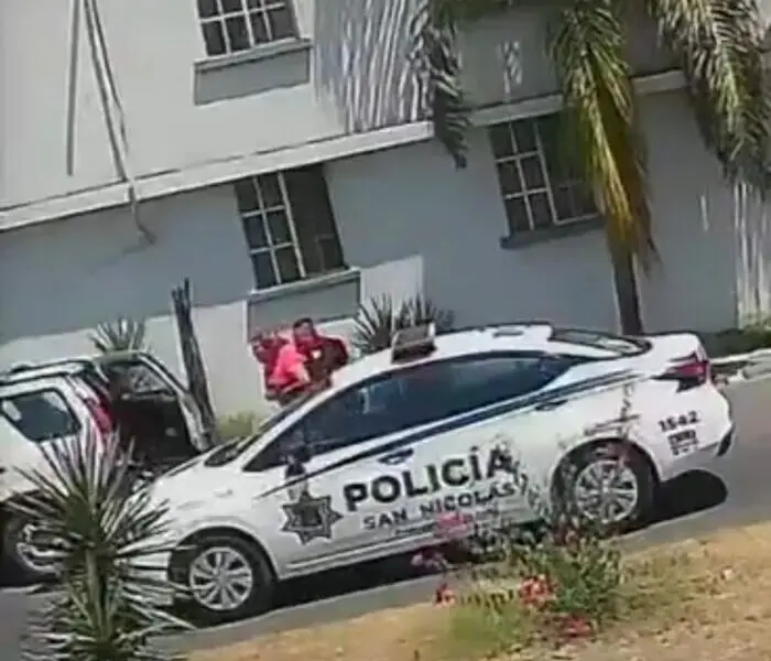 policia-salva-a-mujer-que-se-ahogaba-con-un-totopo-en-san-nicolas | México Ahora Policía salva a mujer que se ahogaba con un totopo en San Nicolás