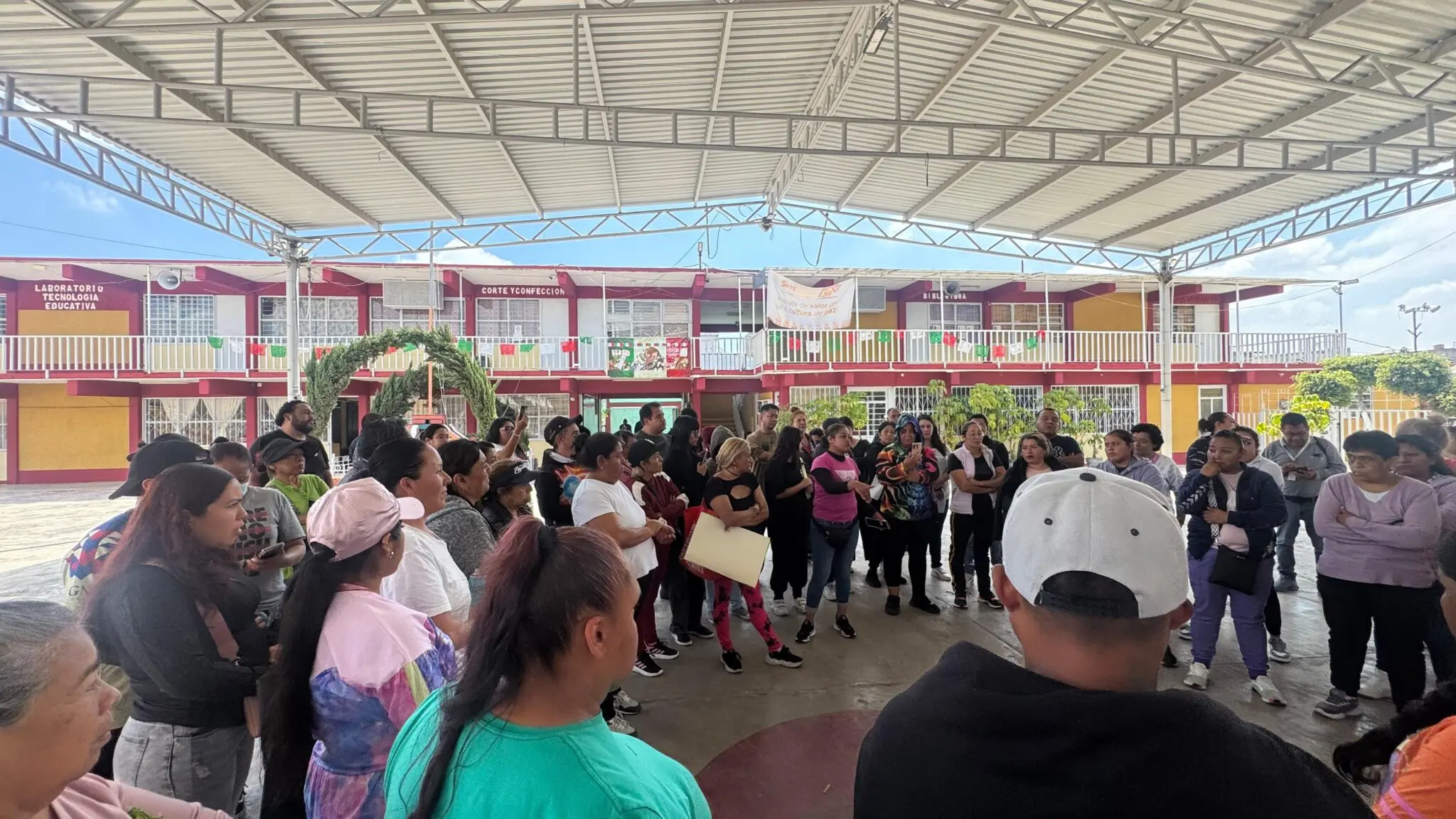 WhatsApp Image 2025 09 19 at 214821 1 scaled 1 Detuvieron a director de secundaria de Ecatepec por encubrir abuso sexual |