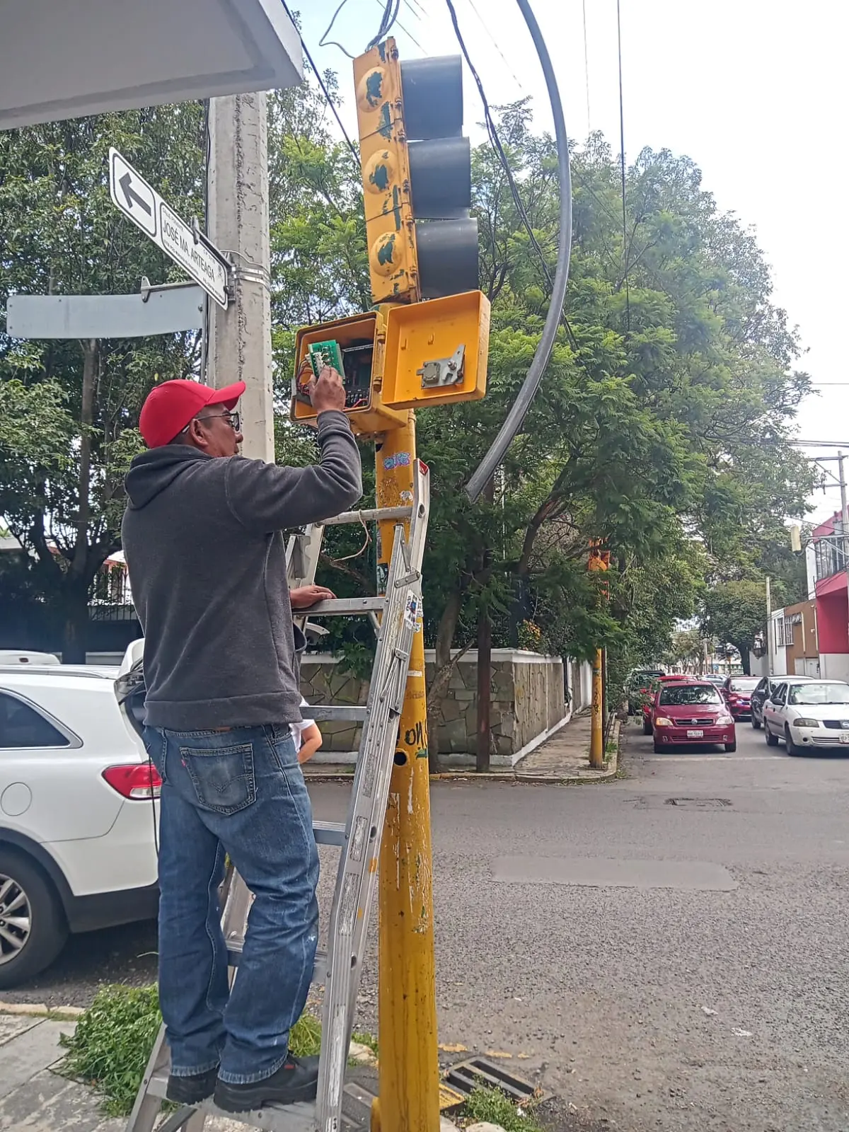 ad510e8b fce6 47a6 94d7 d5ca1b67a428 Atendieron fallas en semáforos de Toluca |