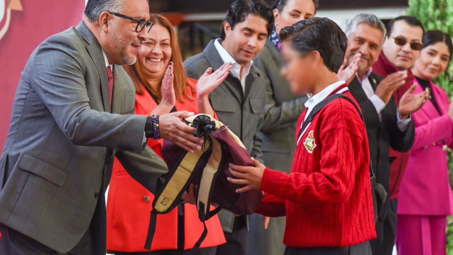 entrego-gem-utiles-escolares | México Ahora Entregó GEM útiles escolares Primero Editores