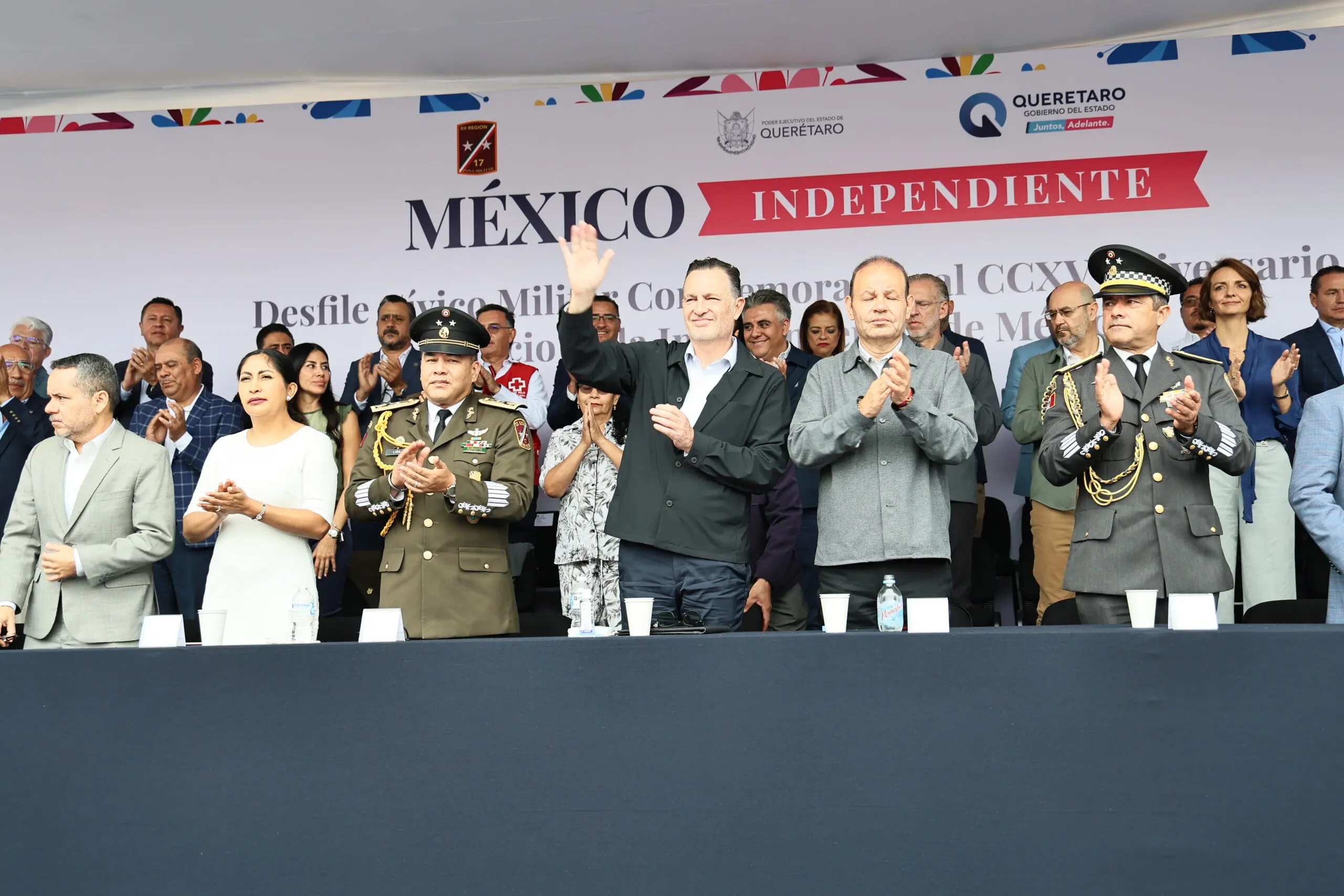 mas de 10 mil personas atestiguaron el desfile civico militar por la independencia de mexico Más de 10 mil personas atestiguaron el desfile cívico militar por la Independencia de México | Más de 10 mil personas atestiguaron el desfile cívico militar por