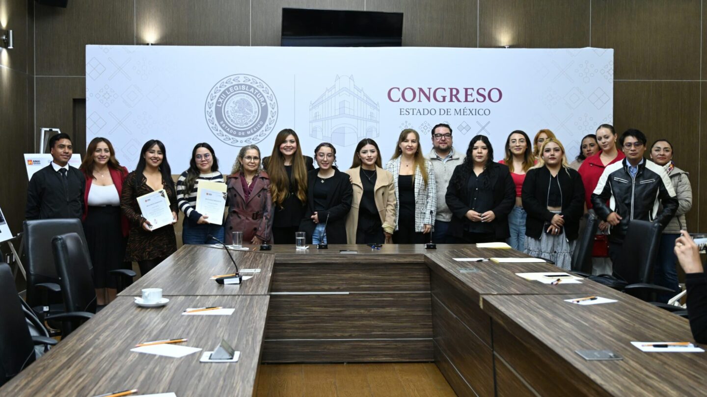 presento-anai-esparza-exposicion-sobre-mujeres-en-politica | México Ahora Presentó Anai Esparza exposición sobre mujeres en política