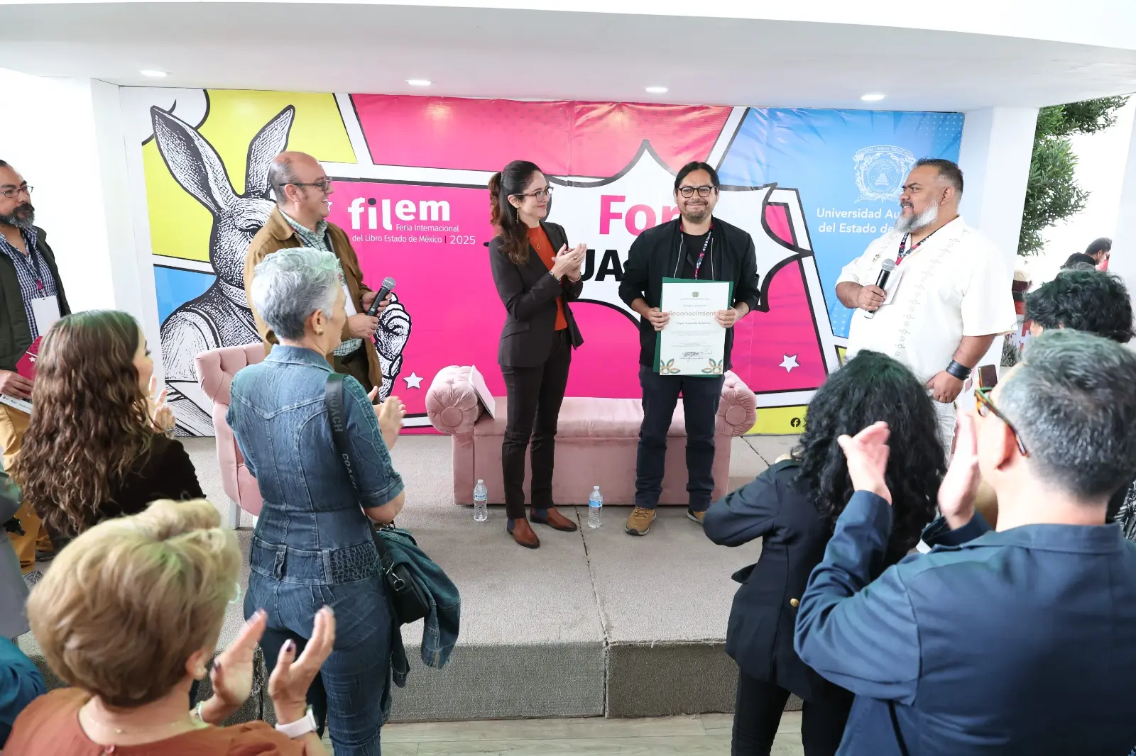 reconocio uaemex a edgar camacho en la filem 2025 Reconoció UAEMéx a Edgar Camacho en la FILEM 2025 | Reconoció UAEMéx a Edgar Camacho en la FILEM 2025 Primero Editores