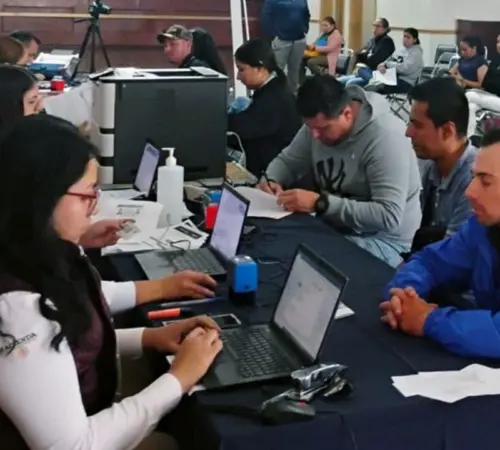 Emprendedores buscan mercados internacionales ante la necesidad de diversificar ingresos | Descubre cómo emprendedores superan barreras para expandirse internacionalmente usando tecnología y plataformas especializadas