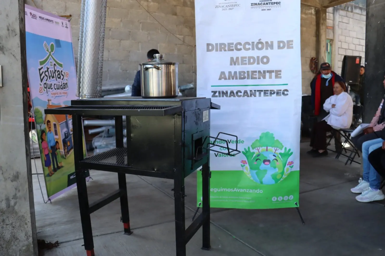 entrego-manuel-vilchis-estufas-ecologicas-en-zinacantepec | México Ahora Manuel Vilchis inicia entrega de estufas ecológicas para apoyar a