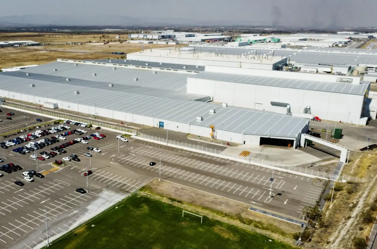 planta de nissan en aguascalientes en disputa entre byd y geely Nissan ajusta costos en autos fabricados en México para enfrentar aranceles en EU | BYD Geely y ViniFast van por planta de Nissan en Aguascalientes