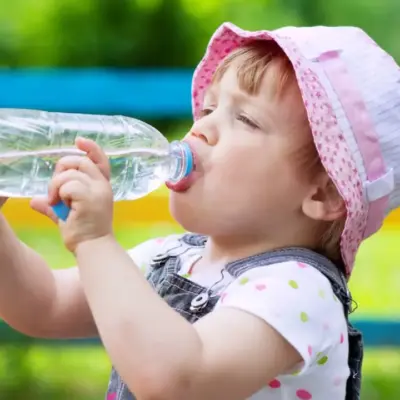 Cómo evitar la deshidratación en niños durante el calor_ | México Ahora Cómo evitar la deshidratación en niños durante el calor
