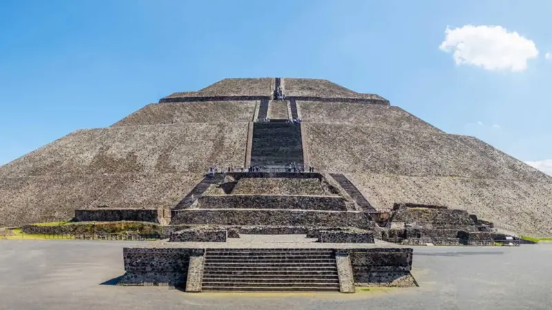 Teotihuacán es un rompecabezas histórico donde cada hallazgo revela más incógnitas | México Ahora Los misterios de Teotihuacán la mantienen como una de las ciudades más fascinantes del mundo antiguo Te contamos sobre algunos hallazgos extraños