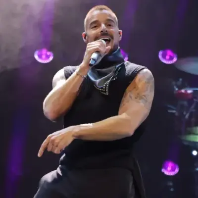 Lanzan gas lacrimógeno a Ricky Martin | México Ahora Lanzan gas lacrimógeno a Ricky Martin en pleno concierto así se encuentra