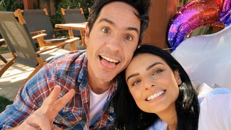 Aislinn Derbez y Mauricio Ochmann | México Ahora Volvió el amor Aislinn Derbez y Mauricio Ochmann emocionan con romántica foto
