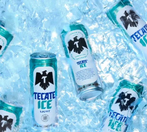 Tecate ICE Light innovación en frescura para cerveza light | México Ahora Several Tecate Ice cans chilling on a bed of crushed blue ice
