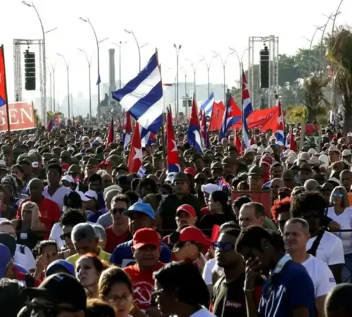 Raúl Castro_ miles en La Habana repudian acusación de EU con masiva concentración | México Ahora Raúl Castro miles en La Habana repudian acusación de EU con masiva concentración