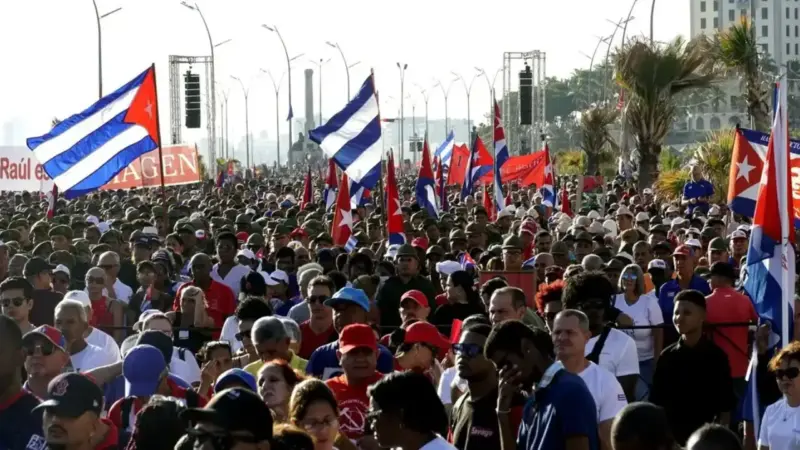 Raúl Castro_ miles en La Habana repudian acusación de EU con masiva concentración | México Ahora Raúl Castro miles en La Habana repudian acusación de EU con masiva concentración