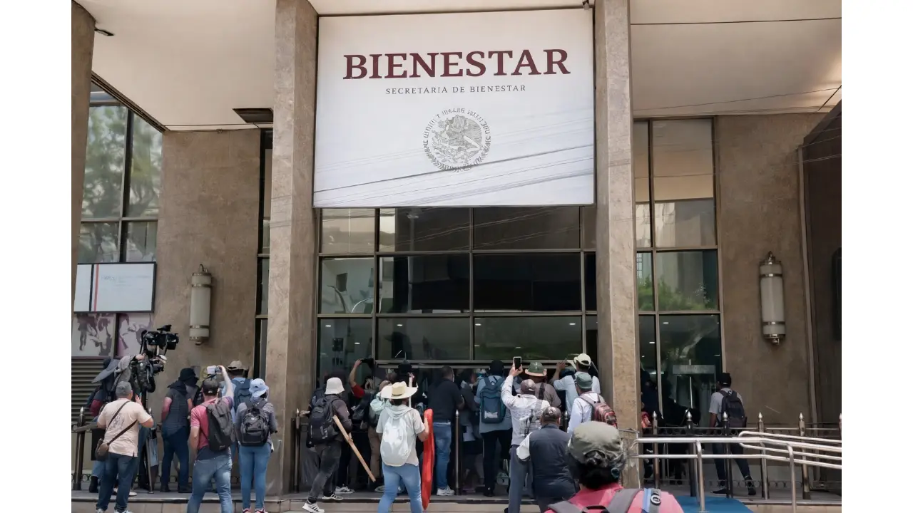 CNTE mantiene huelga nacional con bloqueos y exige reunión con Sheinbaum | México Ahora CNTE mantiene huelga nacional con bloqueos y exige reunión con Sheinbaum