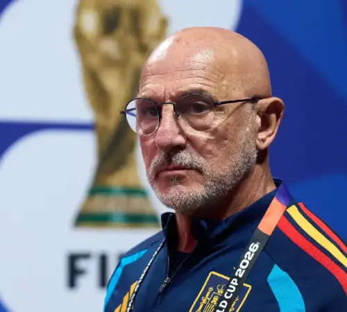La decisión permitirá que periodistas hispanohablantes formulen preguntas en español sin importar qué selecciones participen en cada encuentro | México Ahora FIFA rectifica y permitirá el español en todas las ruedas de prensa del Mundial