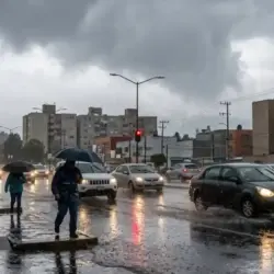 lluvias-intensas-estado-de-mexico-valle-de-mexico-junio-2026jpg | México Ahora Lluvias intensas en el Estado de México provocan calles mojadas tránsito lento y personas caminando con paraguas bajo un cielo nublado en el Valle de México