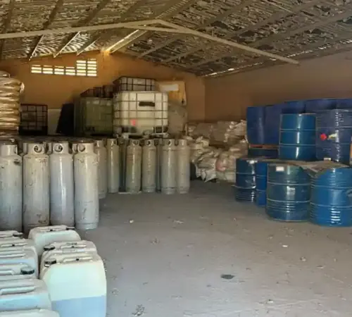 Operativo conjunto en Los Mochis incauta 24 mil 400 litros de metanfetamina líquida Operativo conjunto en Los Mochis incauta 24 mil 400 litros de metanfetamina líquida | Aseguran 24 mil 400 litros de metanfetamina líquida en operativo en Los Mochis