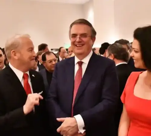 Marcelo Ebrard asegura continuidad del T MEC entre México EEUU y Canadá por 10 años más México confirma extensión del T MEC con EEUU y Canadá por al menos una década | México confirma extensión del T MEC con EEUU y Canadá por al menos una década