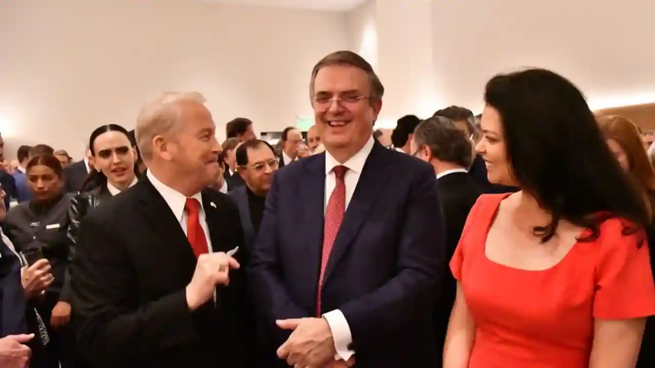 Marcelo Ebrard asegura continuidad del T MEC entre México EEUU y Canadá por 10 años más México confirma extensión del T MEC con EEUU y Canadá por al menos una década | México confirma extensión del T MEC con EEUU y Canadá por al menos una década
