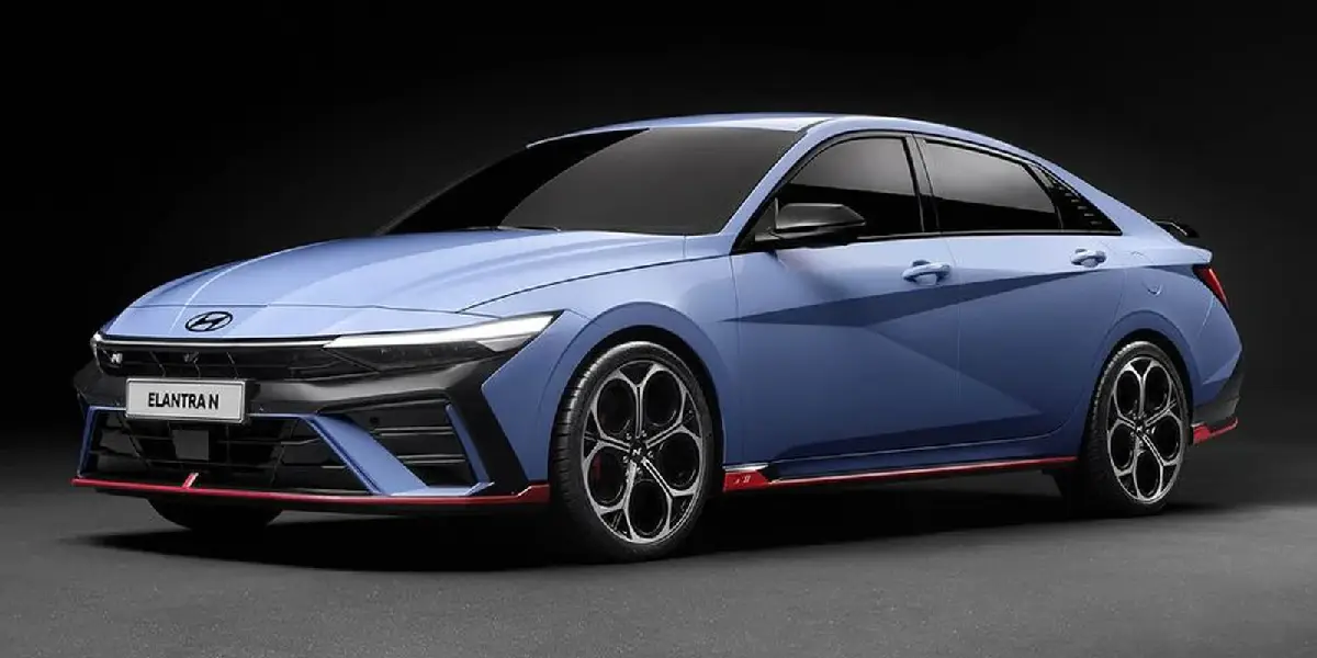 La nueva generación incorpora cambios tanto en el exterior como en el interior con mayor presencia de tecnología y un estilo más agresivo El nuevo Hyundai Elantra hará ver viejos a otros autos nuevos Su diseño ya está dando de qué hablar | El nuevo Hyundai Elantra hará ver viejos a otros autos nuevos Su diseño ya está dando de qué hablar