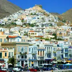 ErmoupolisSyrosislandGreecepanoramio Syros Cats Vive en Grecia cuidando gatos y recibe alojamiento gratis | Syros Cats