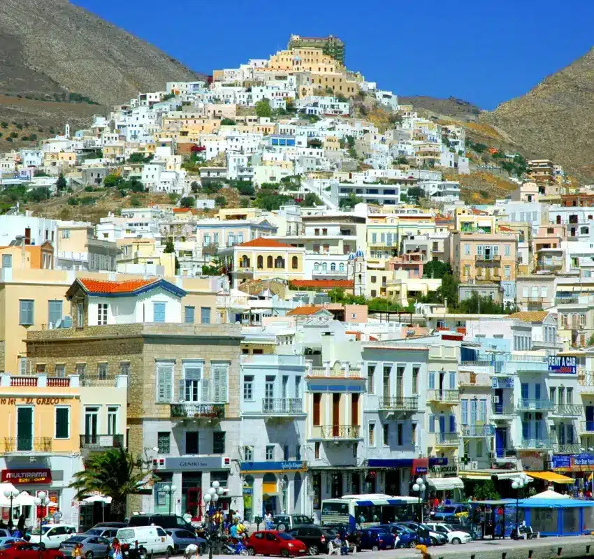 ErmoupolisSyrosislandGreecepanoramio Syros Cats Vive en Grecia cuidando gatos y recibe alojamiento gratis | Syros Cats