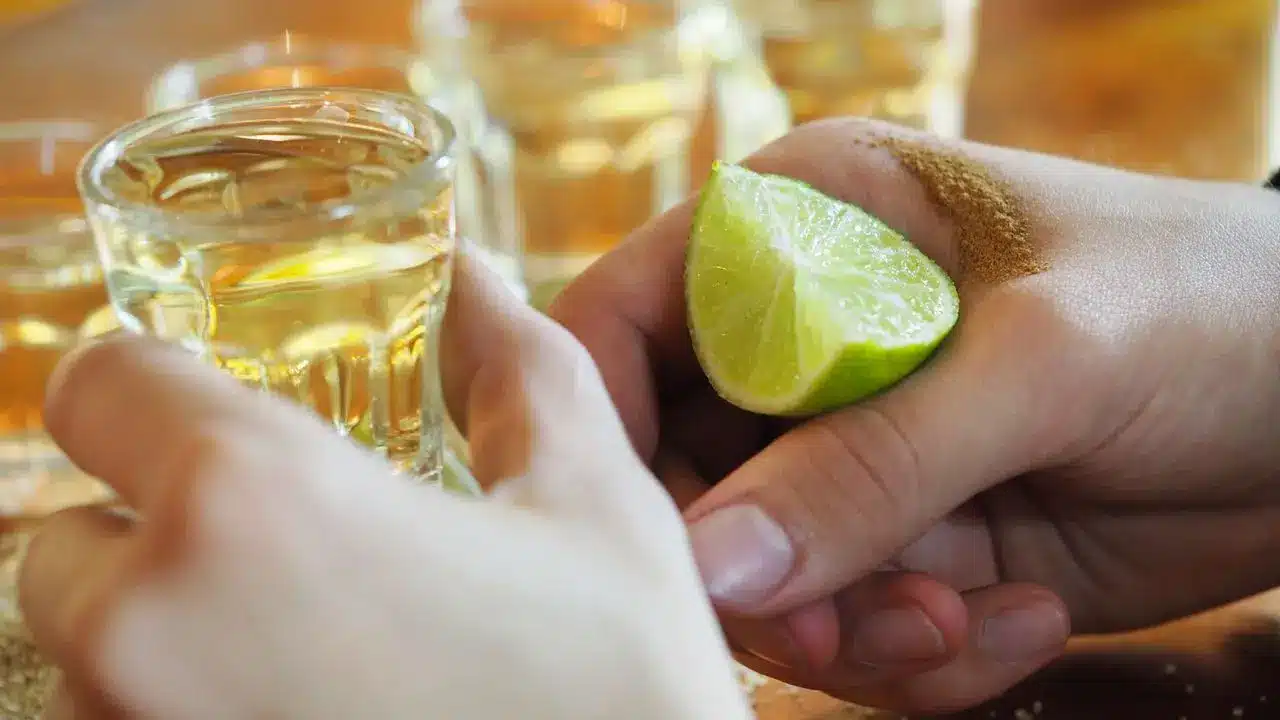 Detectan tequila Gran Centenario Añejo falsificado advertencia de Cofepris Cofepris alerta sobre falsificación del tequila Gran Centenario Añejo | Detectan tequila Gran Centenario Añejo falsificado advertencia de Cofepris