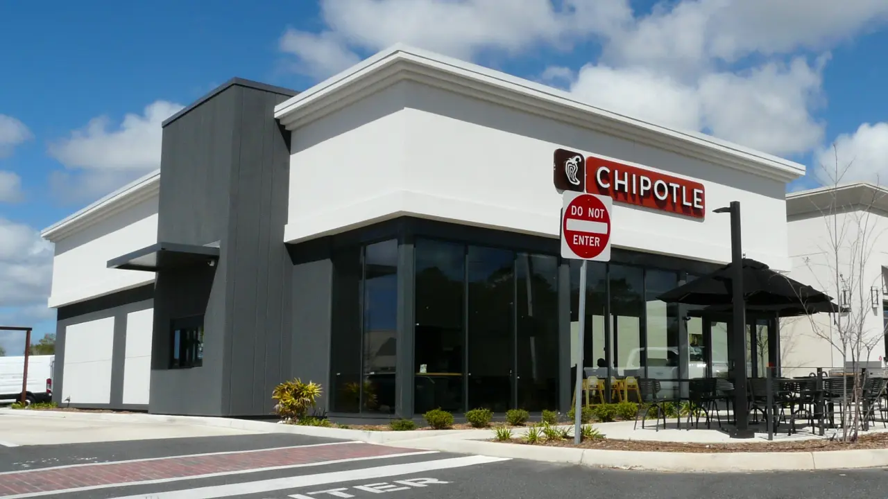 Chipotle llega a México con su primera sucursal en San Pedro Garza García Chipotle abre su primer restaurante en Monterrey y planea crecer en México | Chipotle abre su primer restaurante en Monterrey y planea crecer en México