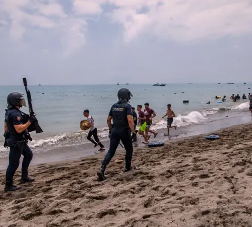 imgMA2026españa Miles de migrantes irrumpen en Ceuta y desbordan a las fuerzas de seguridad españolas | Ceuta vive una de sus mayores crisis migratorias de los últimos años