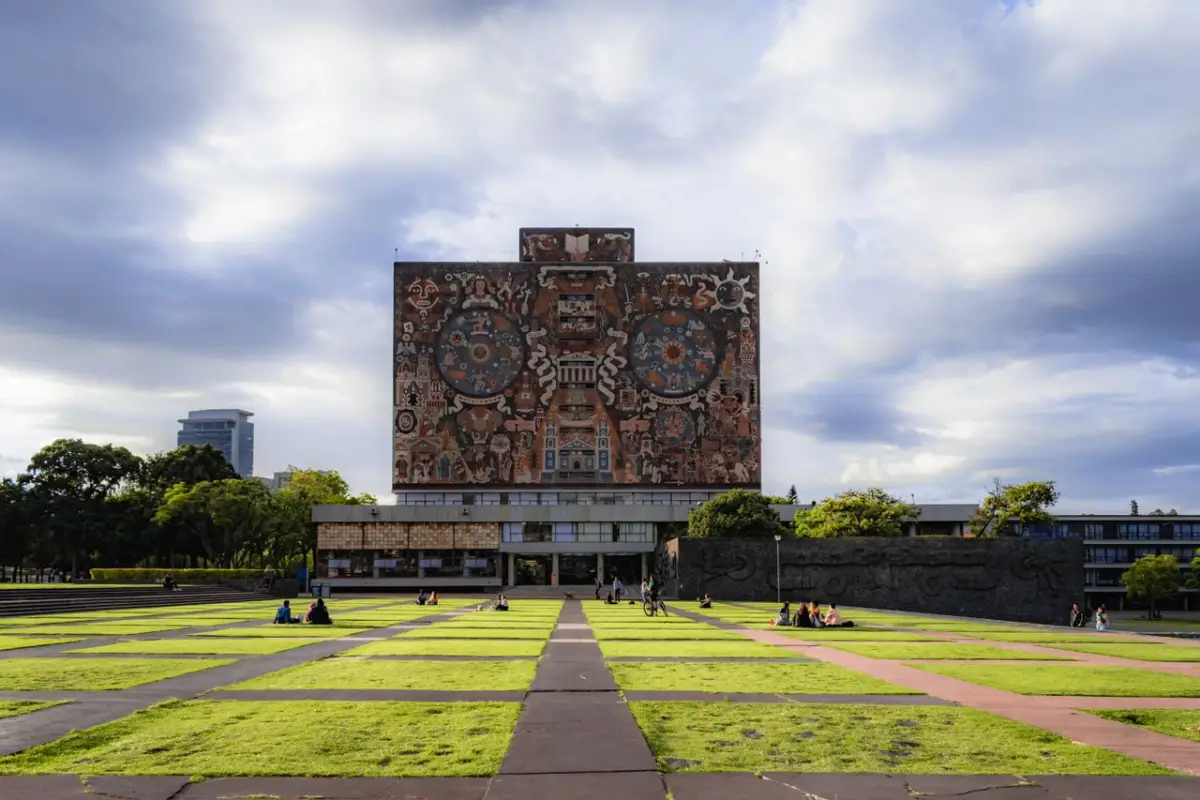 pexelsuraw12570366 UNAM evalúa sanción millonaria a Territorium Life por fallas en examen en línea | UNAM sanción Territorium Life