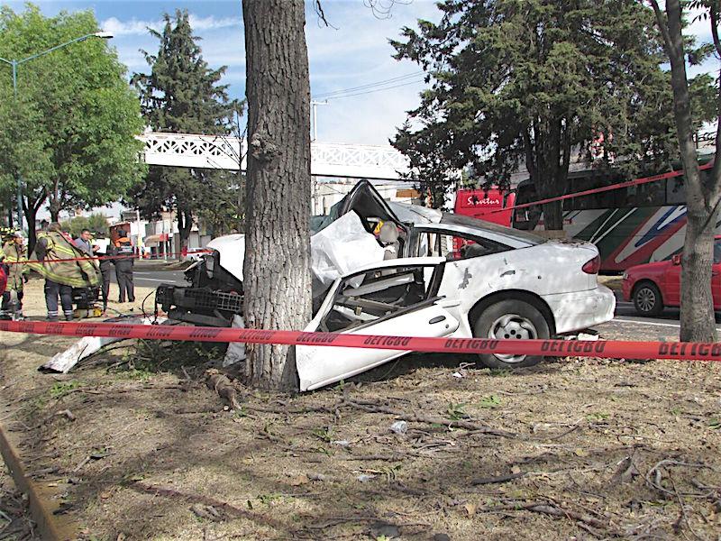 Accidente deja dos mujeres muertas y dos niños gravemente heridos en Toluca