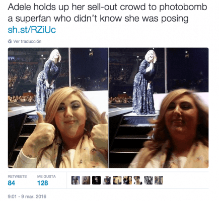 Se estaba tomando una selfie en el concierto de su cantante favorita y lo que vio en la foto la dejo IMPACTADA