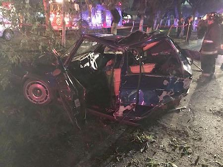 Mueren dos jóvenes que viajaban en auto a exceso de velocidad en Periférico Norte