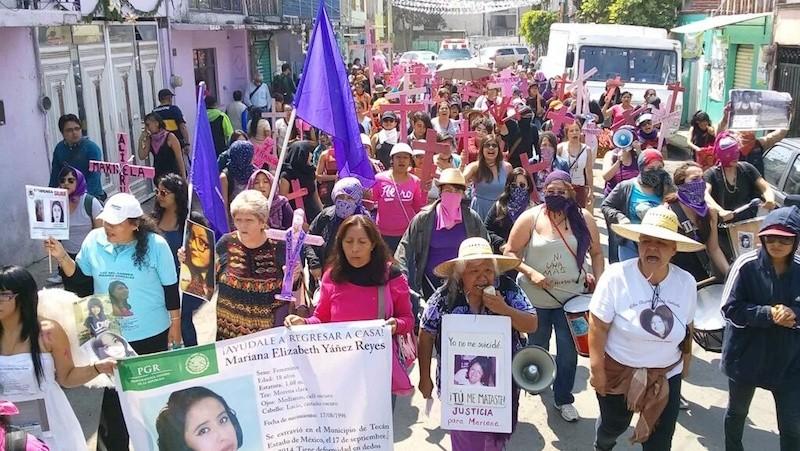 Marchan mujeres para protestar por feminicidios en Edomex