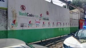 Clausuran verificentro de Tlalnepantla por “brincar” automóviles