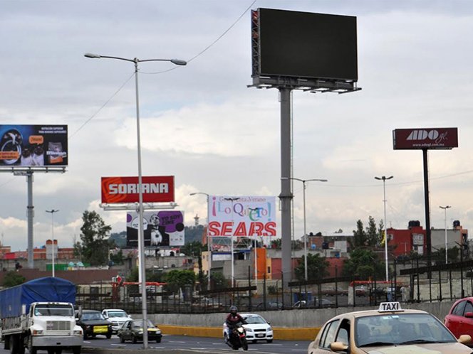 Multas por publicidad irregular en la capital ascienden a 305 mdp