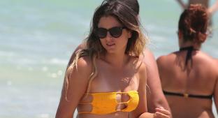 Famosa surfista presume tentador bikini amarillo