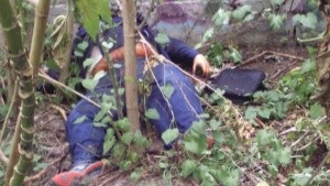 Trabajadores encuentran cuerpo en descomposición en Neza; podría ser un desaparecido