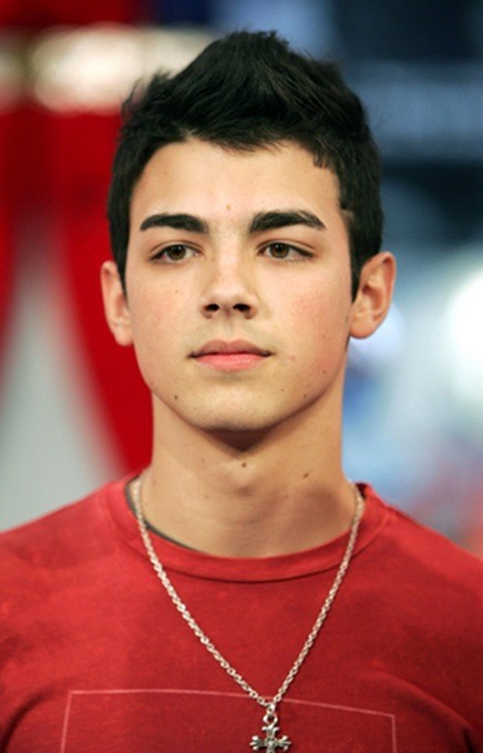 IMITA A SU HERMANO: Joe Jonas enciende las redes con candente imagen