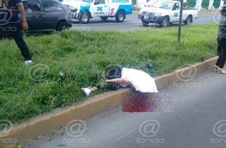 Mueren joven motociclista arrollado por auto que se dio a la fuga en Avenida Central