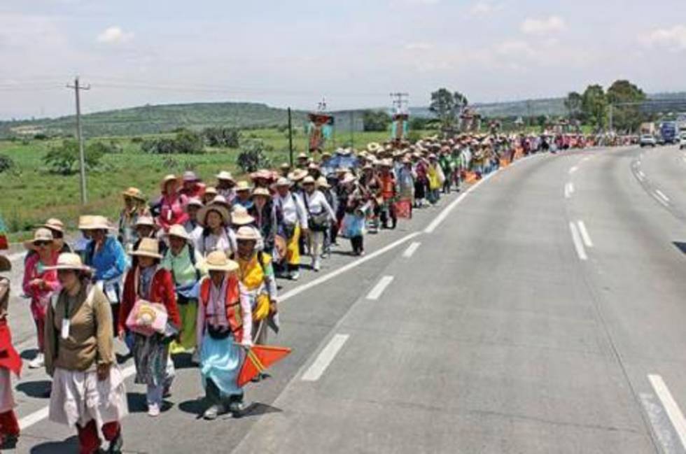 Embisten a peregrinos en Querétaro; 6 muertos y 13 heridos