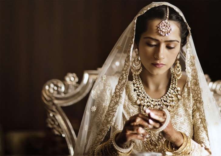 Esta chica bordó su historia de amor en su hermoso vestido de novia