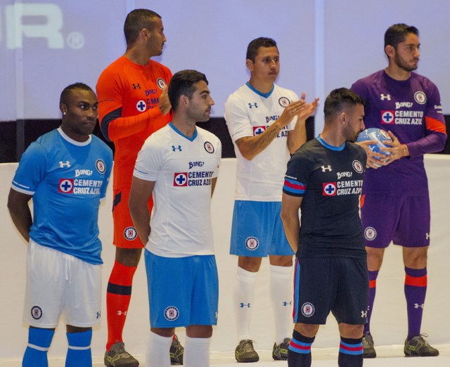 Cruz Azul presentó su nuevo uniforme para el Apertura 2016