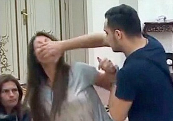 VIDEO: Un hombre golpea a su novia en pleno reality show y así reaccionó el mundo