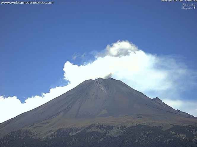 El Popocatépetl arroja fragmentos incandescentes