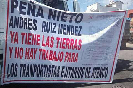 Transportistas bloquean la Texcoco-Lechería; exigen trabajo en las obras del aeropuerto